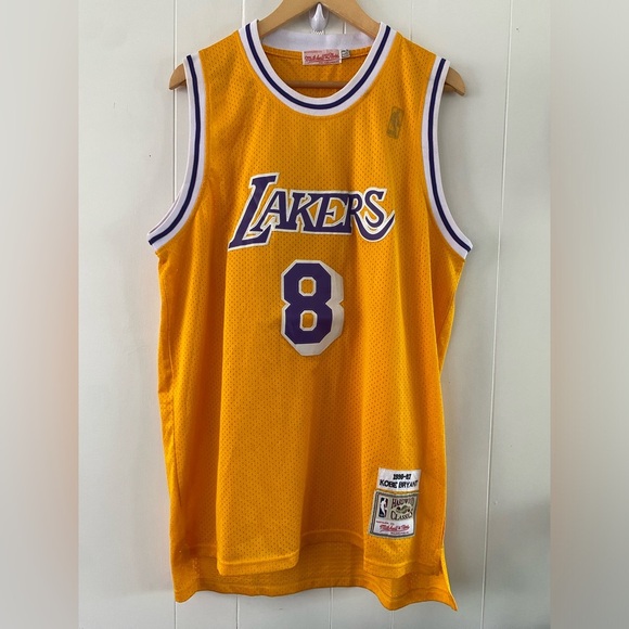 LA Lakers Kobe Bryant Mitchell Ness 1996-97 Jersey NBA Yellow Gold Home Memorial - Picture 1 of 11